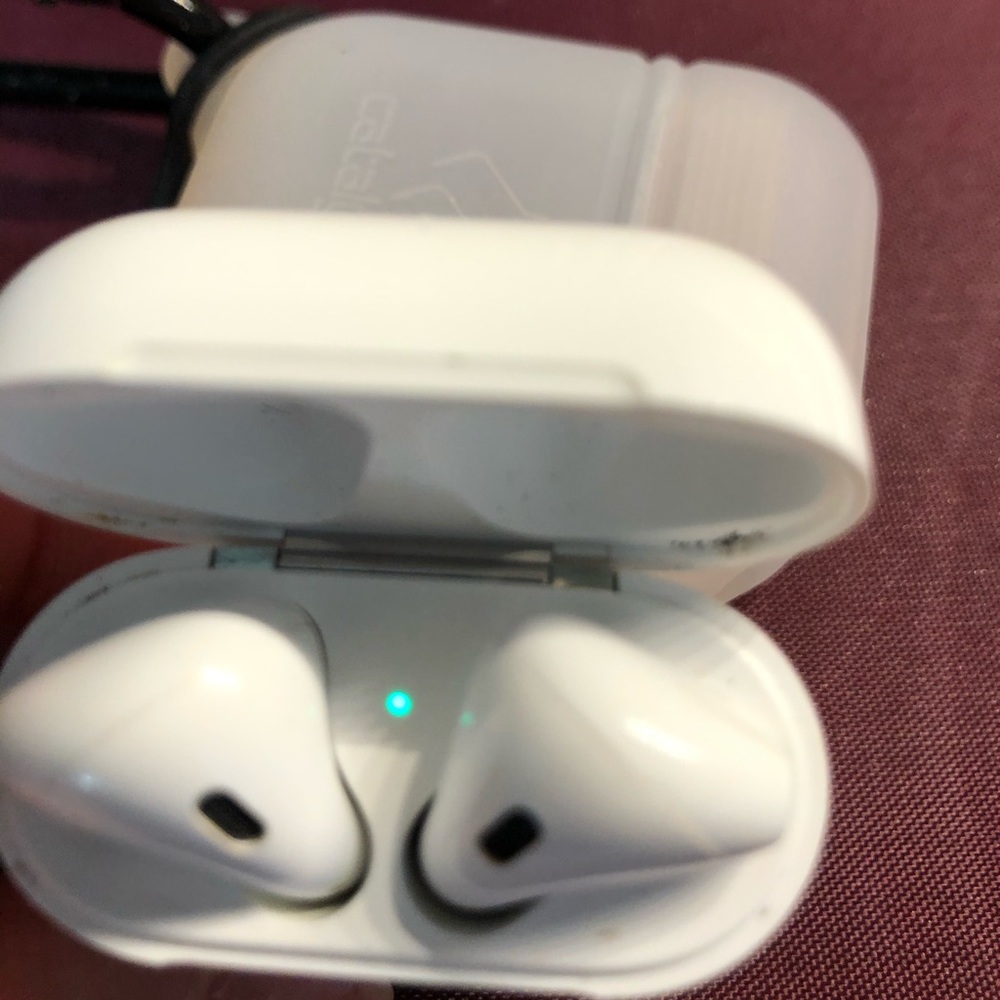 Apple air pods with charging case